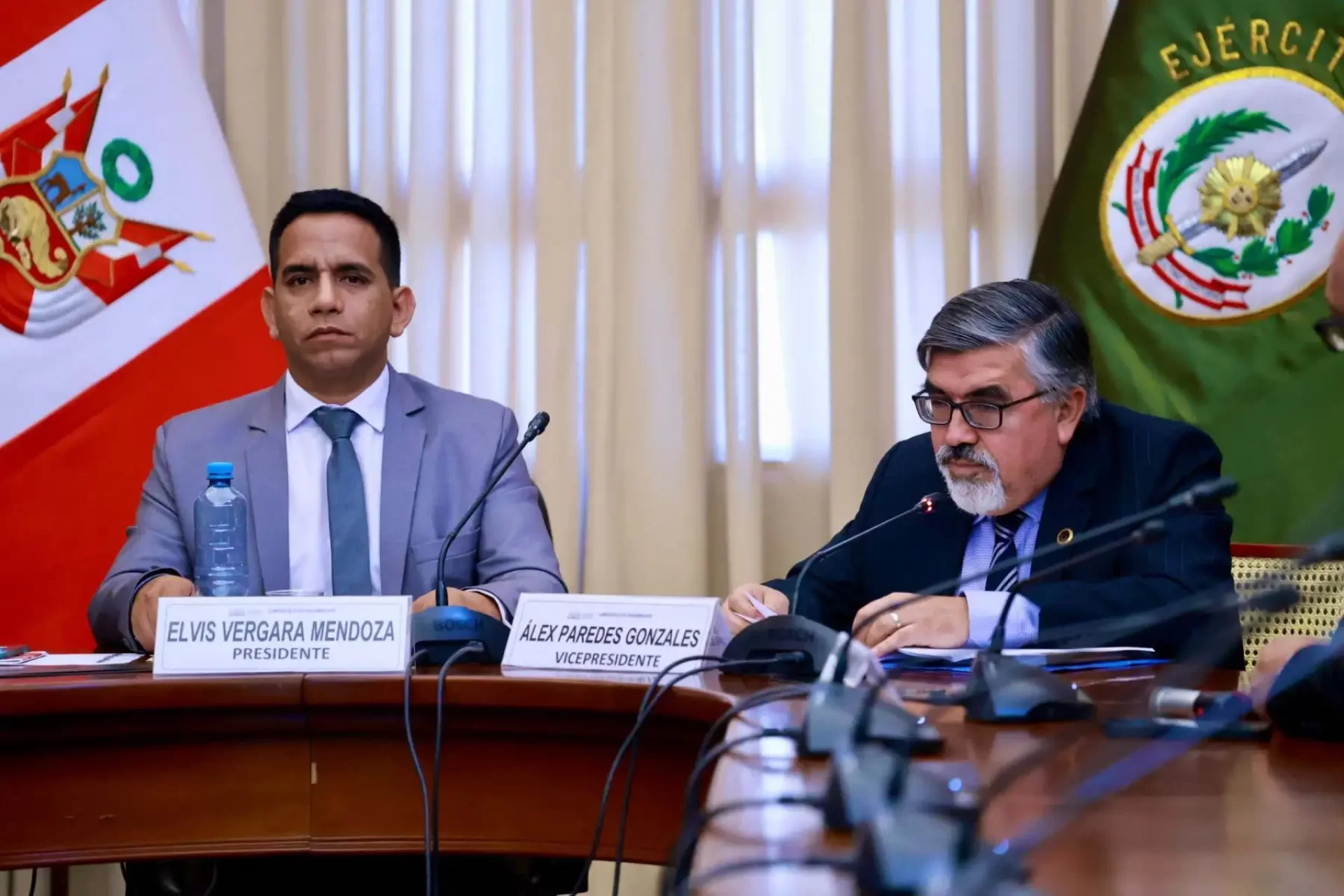 Comisión de Ética resolvió archivar denuncia contra Kira Alcarraz y sancionar a Susel Paredes.