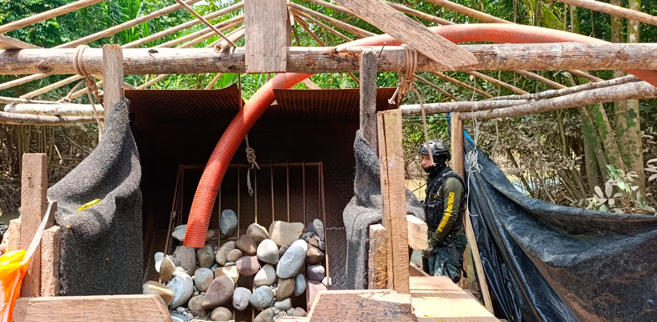 Marina de Guerra incauta artefactos fluviales y materiales usados para la minería ilegal en Huánuco
