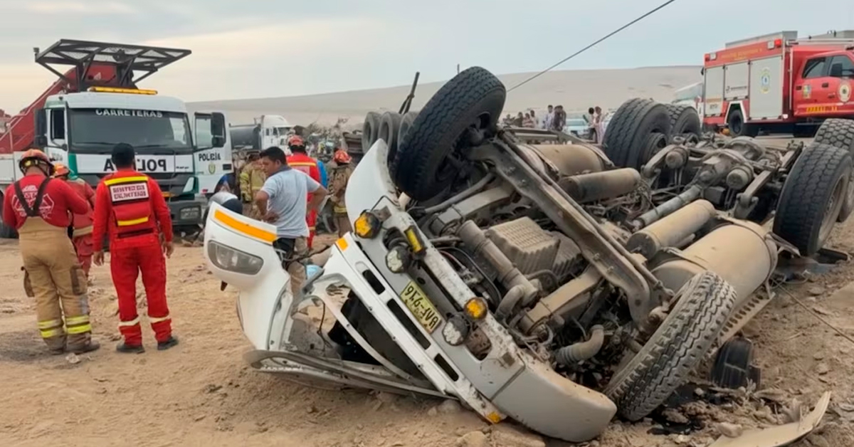Tragedia en Huacho: Miniván es aplastada por tráiler y mueren 5 personas, incluida una madre con su bebé