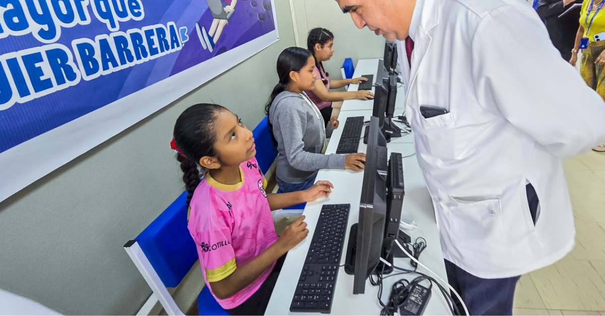 EsSalud brinda taller de desarrollo de habilidades digitales para personas con discapacidad en el Callao