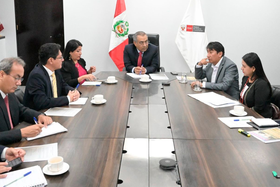 Ministros se reunieron con congresistas para garantizar continuidad de proyecto de la Nueva Carretera Central.
