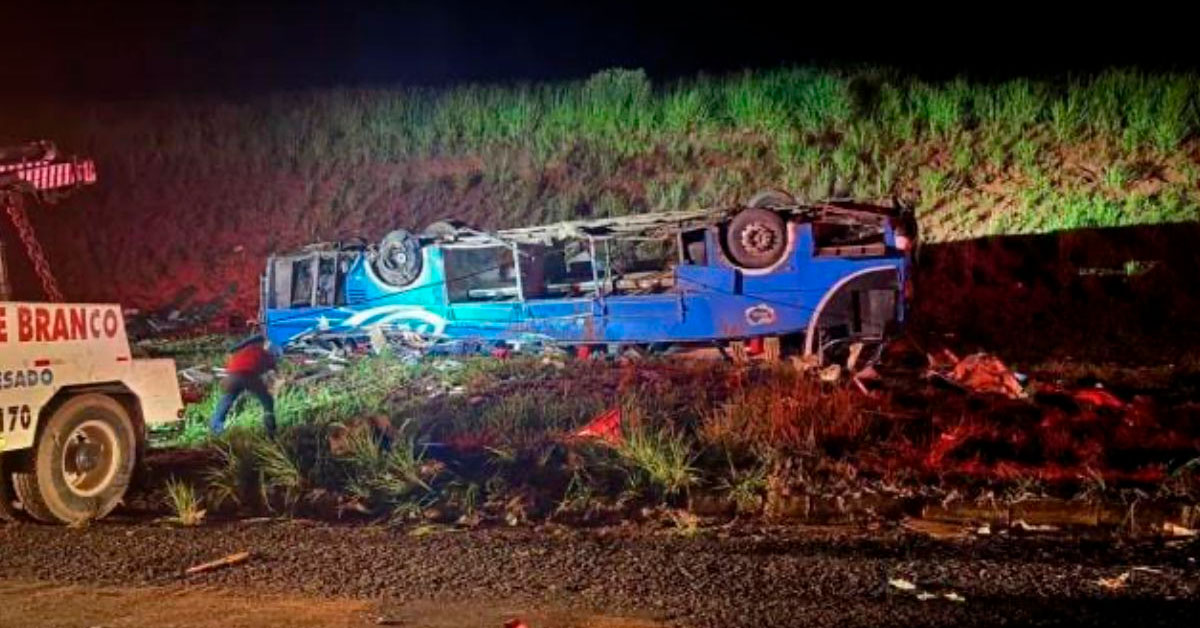 Autob�s volc� y dej� seis fallecidos.