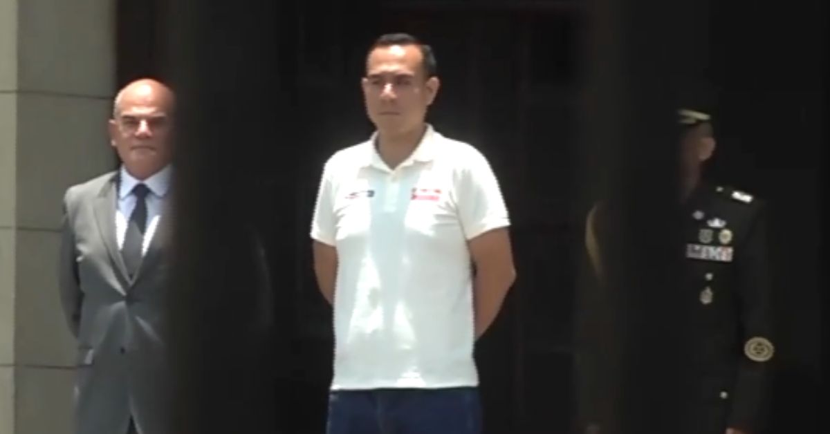 José Jerí acompañado del premier Ernesto Álvarez se muestra en Palacio mientras debaten mociones de censura