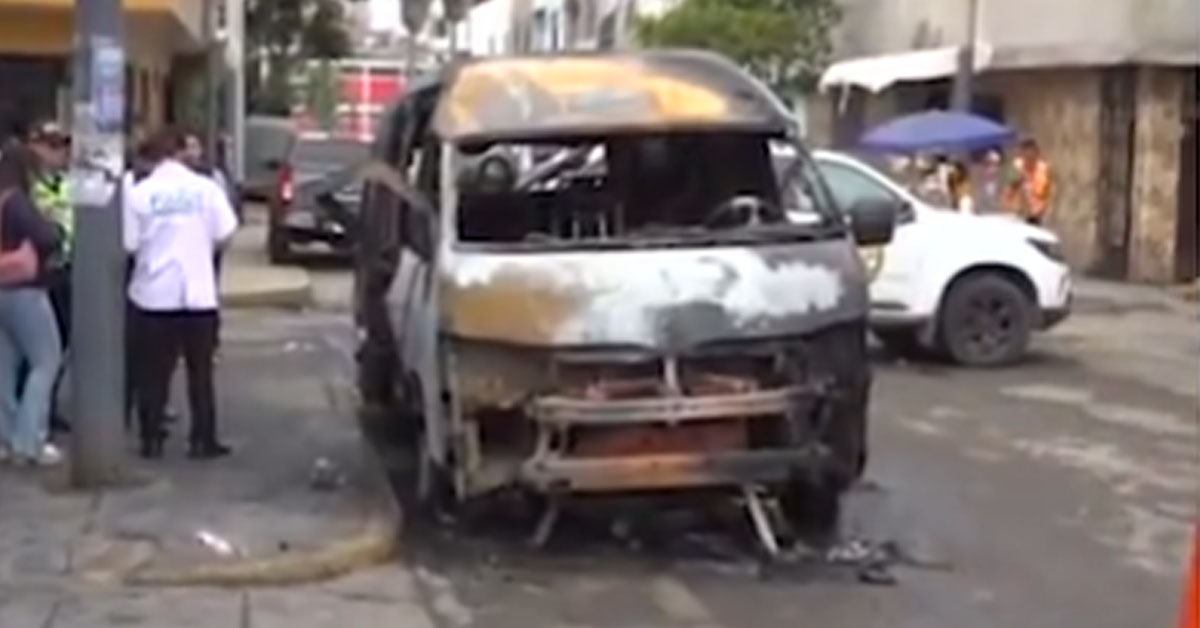 Golpe al transporte público en el Callao: Combi de 'La Colonial' queda inservible tras ser atacada con explosivos