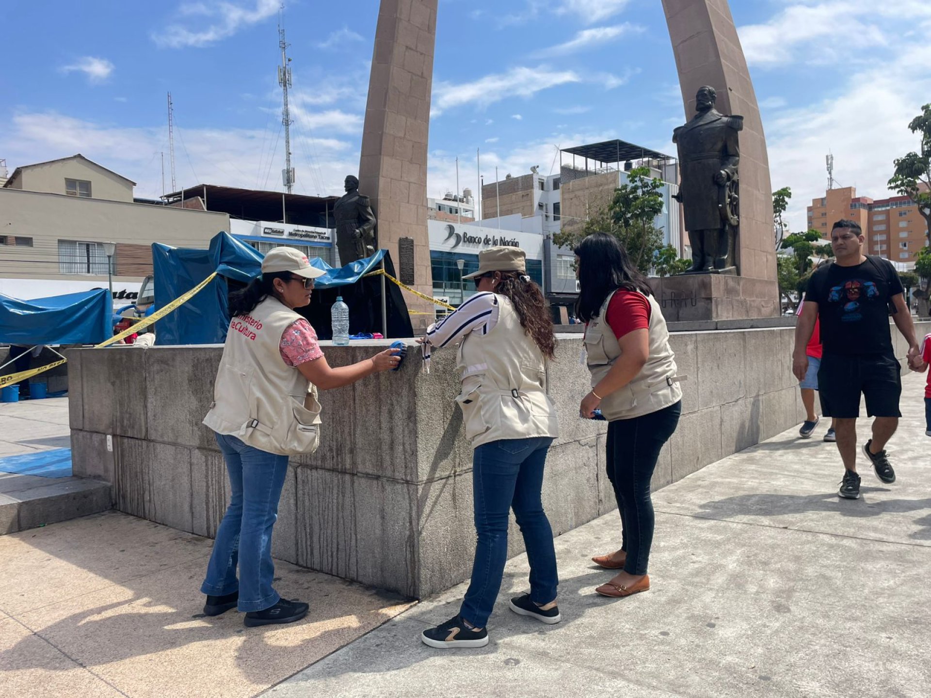Limpieza el Arco Parab�lico de Tacna.