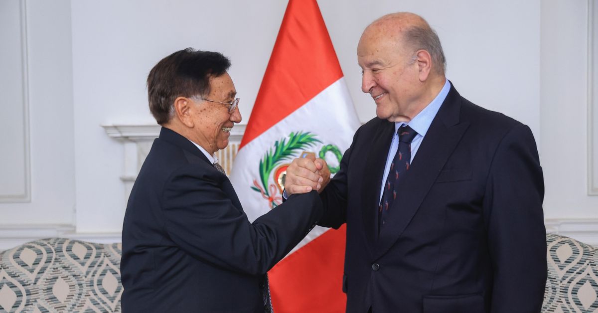 José Balcázar continúa con reuniones: Recibió en Palacio de Gobierno a Hernando de Soto