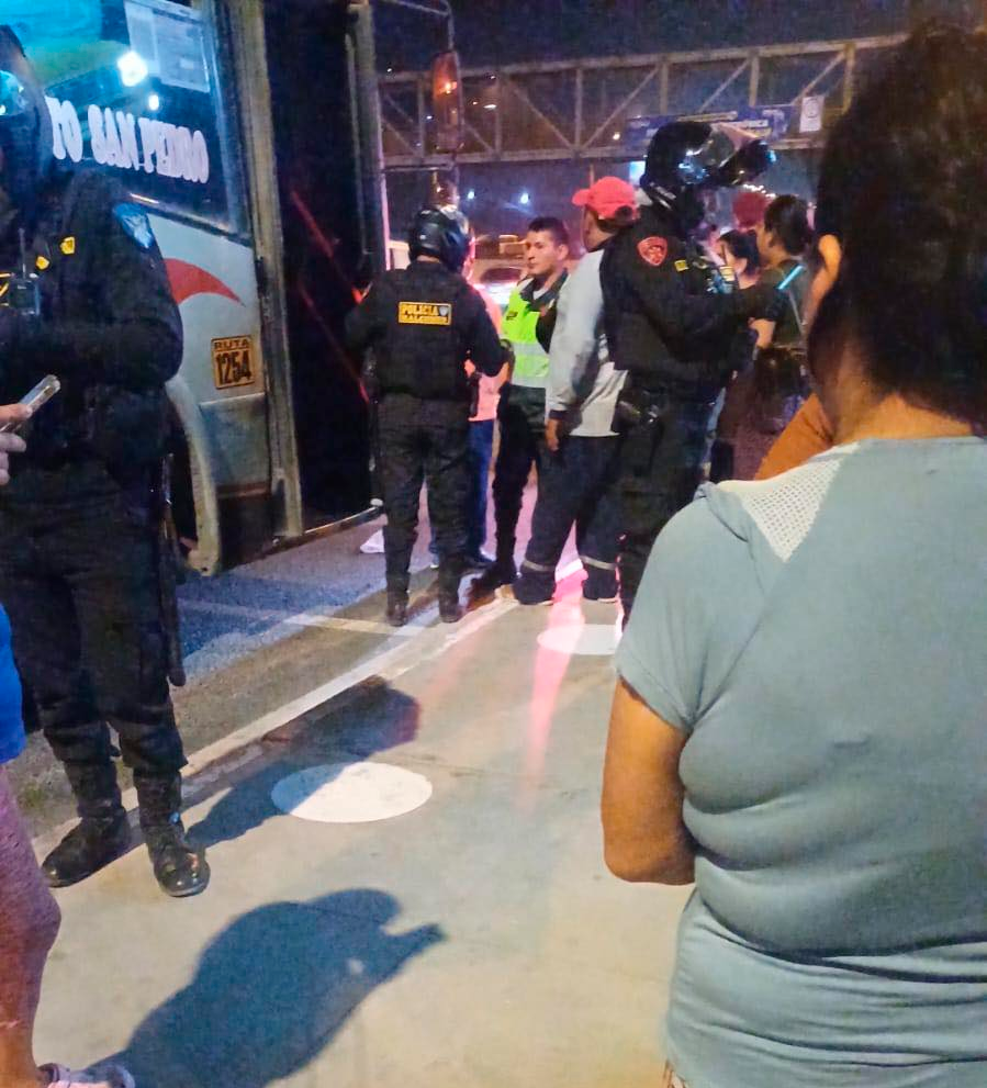 Sicarios se habrían hecho pasar por pasajeros para disparar contra chofer de la unidad