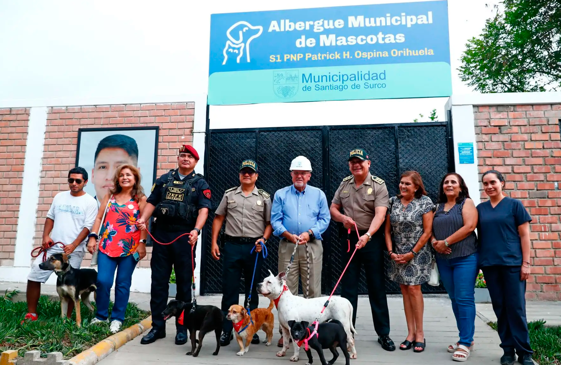 La ceremonia se dio con autoridades municipales y policiales.