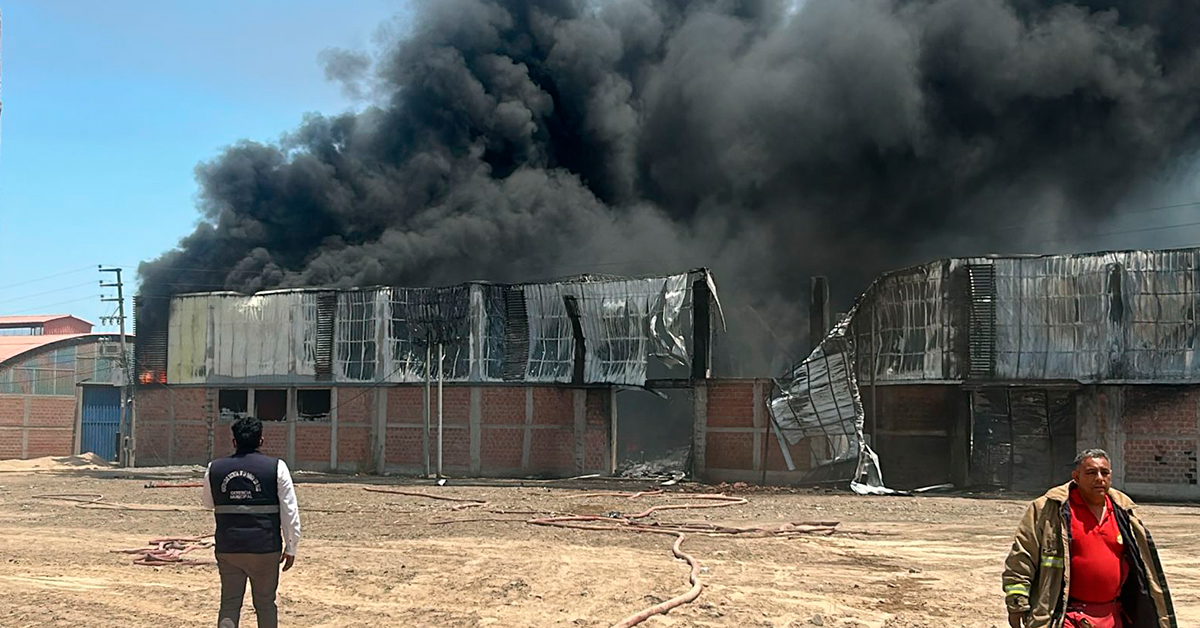 Tacna: Voraz incendio consume planta de aceite de oliva en La Yarada Los Palos