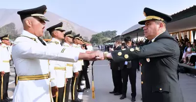 Denuncian oficiales recientemente egresados est�n impagos.