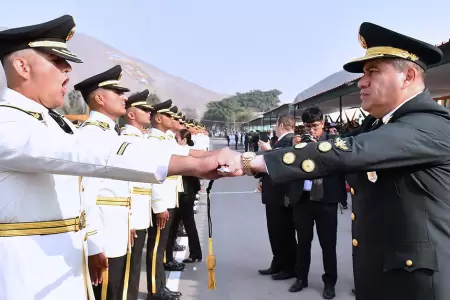 Denuncian oficiales recientemente egresados est�n impagos.