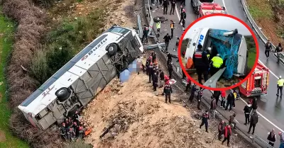 Volcadura de bus deja 8 muertos y 26 heridos.