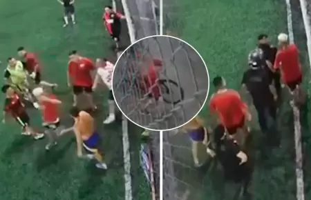 Jugadores frenan partido para capturar a ladr�n.