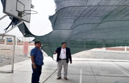 Mallas raschell en p�simo estado en colegio de Tacna