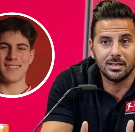 Felipe Ch�vez fue elogiado por Claudio Pizarro tras fichar por Colonia.