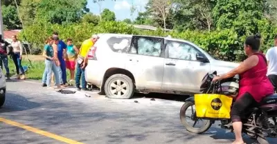 Atentan contra camioneta de senador en Colombia.