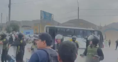 Bloquean avenida N�stor Gambetta