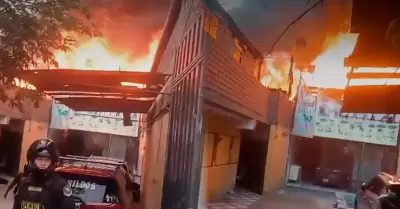 Incendio afect� a f�brica textil.