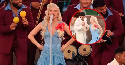 La artista cant� uno de sus m�s populares temas en versi�n salsa.