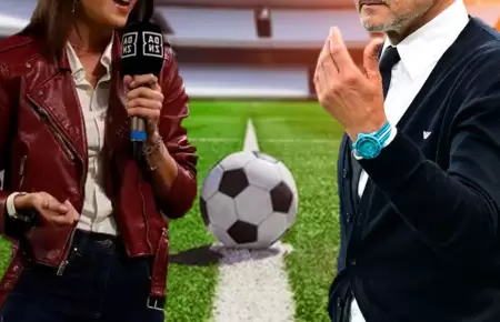 DT de f�tbol besa a reportera en vivo.