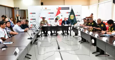 Reuni�n entre m�ximas autoridades policiales y transportistas.