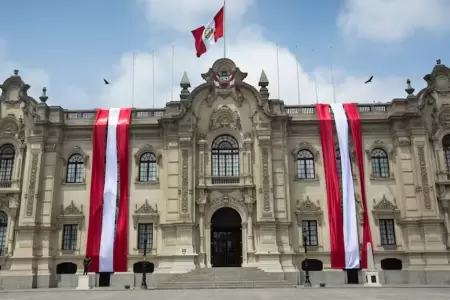 Gobierno designa cuadros para la ceremonia de cambio de mando.