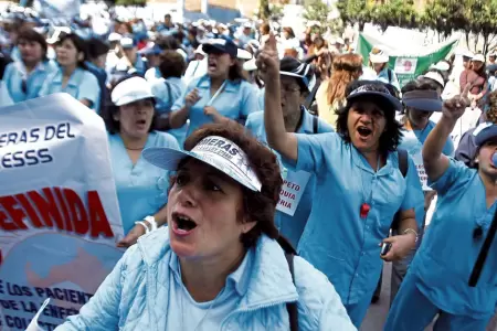 Trabajadores de EsSalud convocan movilizaci�n