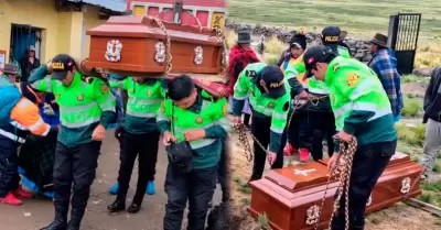 Madre de 90 a�os pierde a su �nico hijo y polic�as la ayudan en Ayacucho.