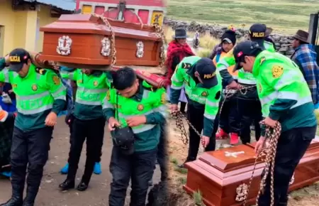 Madre de 90 a�os pierde a su �nico hijo y polic�as la ayudan en Ayacucho.