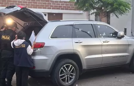 Sujetos disparan contra camioneta dejando un muerto y un herido