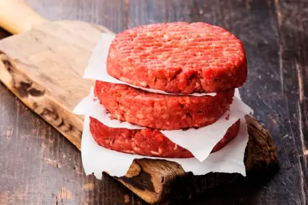 Retiran lote de hamburguesas de popular marca.