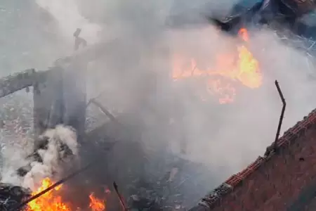 Se reaviva incendio en Huachipa.