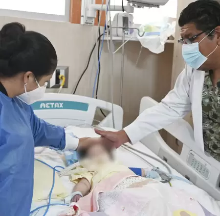 Beb� de cuatro meses sobrevive a complicada operaci�n.