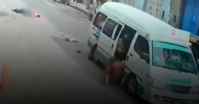 Im�genes de una c�mara privada muestran el momento en que la madre y su peque�o