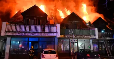Incendio en edificio deja tres muertos y varios heridos.