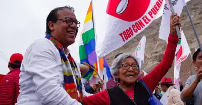 El candidato presidencial fue internado por presentar fuertes dolores.