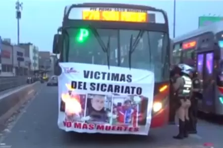 Buses de El R�pido marchan hacia el Congreso tras reciente ataque extorsivo.