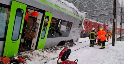 Tren descarrila en los Alpes suizos.