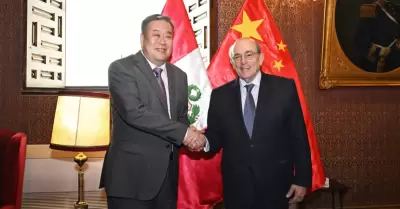 Canciller Hugo de Zela recibi� a embajador chino Song Yang por A�o Nuevo Chino.