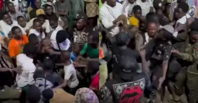 Rapero se lanza al p�blico y fans le roban hasta el micr�fono