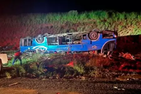 Autob�s volc� y dej� seis fallecidos.