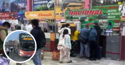 Pasajeros en terminal terrestre Yerbateros