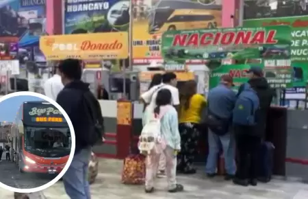 Pasajeros en terminal terrestre Yerbateros