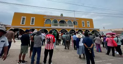 Vecinos protestan por presunta concertaci�n en proyecto de agua y alcantarillado