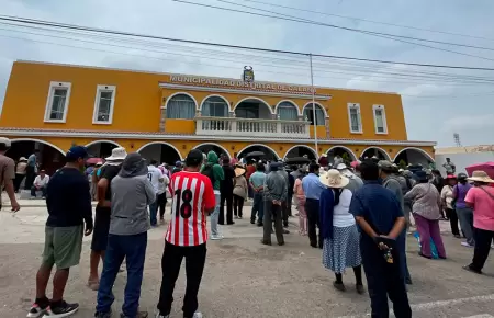 Vecinos protestan por presunta concertaci�n en proyecto de agua y alcantarillado
