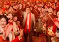 Jackie Chan cant� 'We Are the World' en gala del A�o Nuevo Chino 2026: "Felicidad y prosperidad"