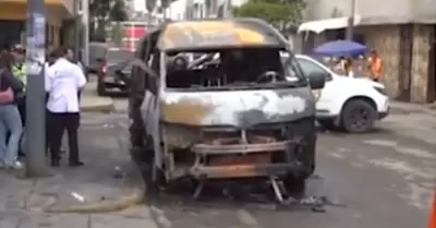 Combi qued� inservible tras ser atacada con explosivos en el Callao.