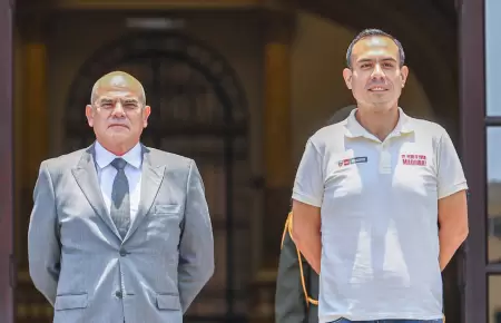 Ernesto �lvarez junto a Jos� Jer�