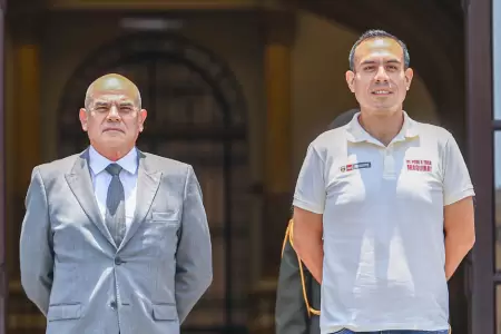 Ernesto �lvarez junto a Jos� Jer�