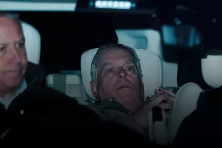 El ex-duque de York mostrandose tras estar 11 horas en custodia.